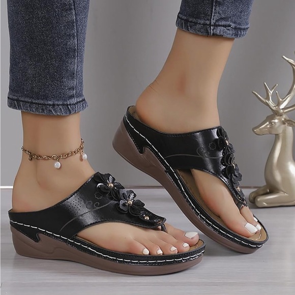 Shoes - 🎉 Elegant Black Women's Wedge Comfy Sandals